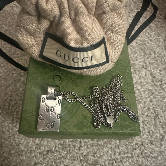 Gucci - Picture 3 of 8